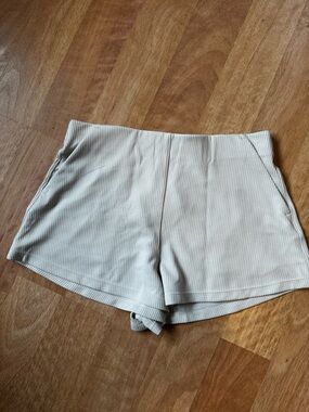 Lululemon Ribbed Softstreme High-Rise Short 2" size 10